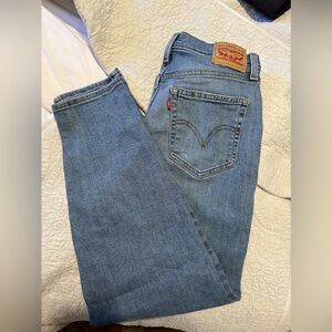 levi’s high waisted mom jean 31.
